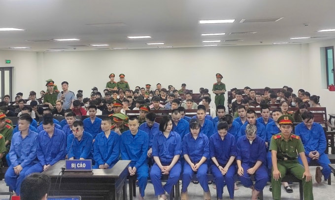 Các bị cáo tại tòa, chiều 6/4. Ảnh: Hùng Lê