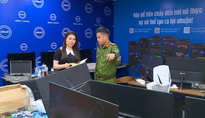 Công an khám xét địa điểm phạm tội. Ảnh: Công an cung cấp