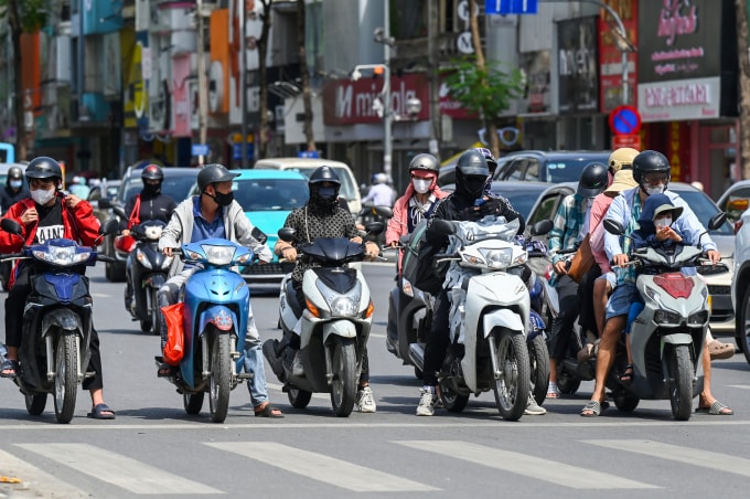 Nắng nóng tại Hà Nội. Ảnh: Giang Huy