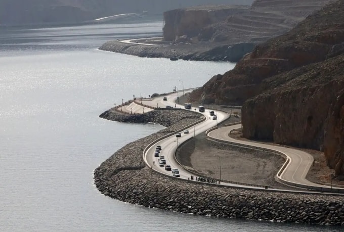 Một con đường dẫn tới Khasab. Ảnh: AFP