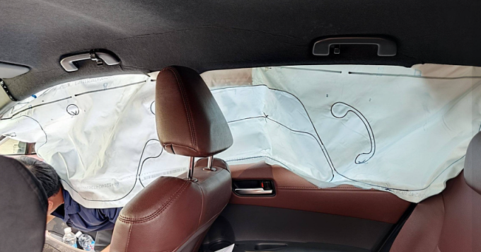 Túi khí rèm bên phụ bung dù không có va chạm. Ảnh: Văn Quang