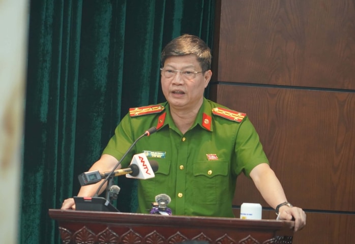 Nguyên giám đốc công ty Bảo tín Minh Châu và con trai bị khởi tố - Ảnh 1.