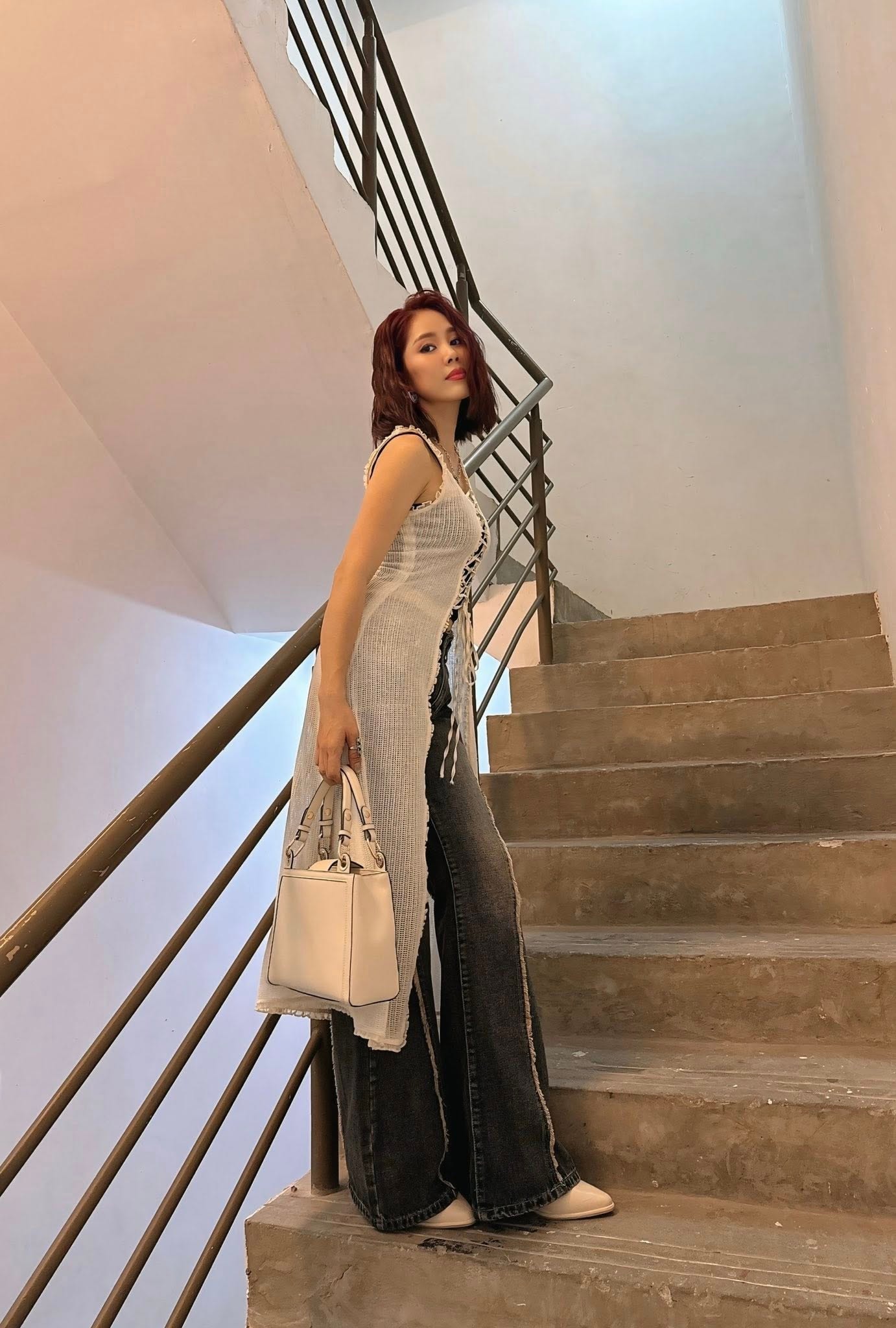 Chụp ảnh cùng bạn diễn kém tuổi, Lê Phương vẫn trẻ đẹp ở tuổi 41- Ảnh 6.