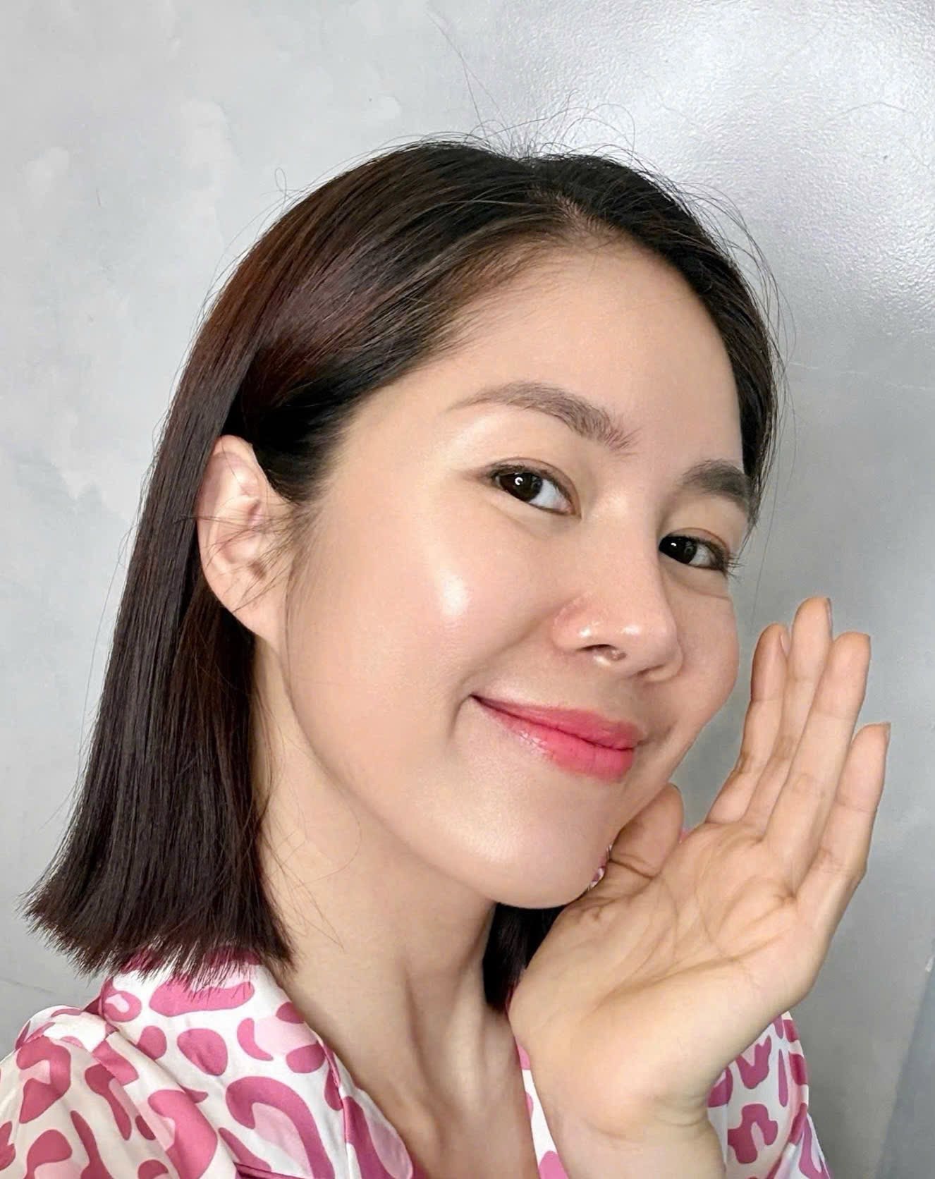 Chụp ảnh cùng bạn diễn kém tuổi, Lê Phương vẫn trẻ đẹp ở tuổi 41- Ảnh 8.