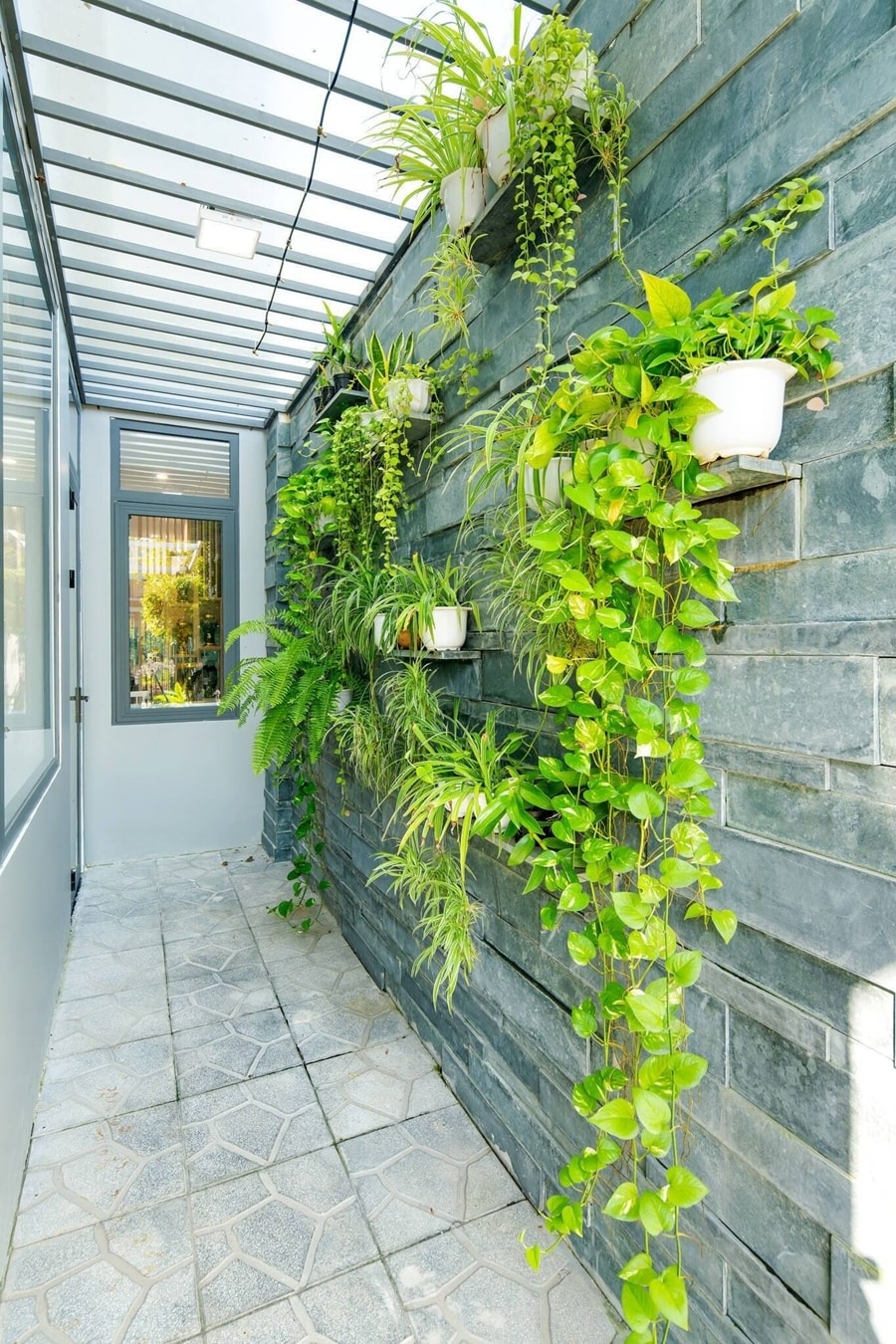 Tường xanh giúp cách nhiệt. (Ảnh: Happynest)