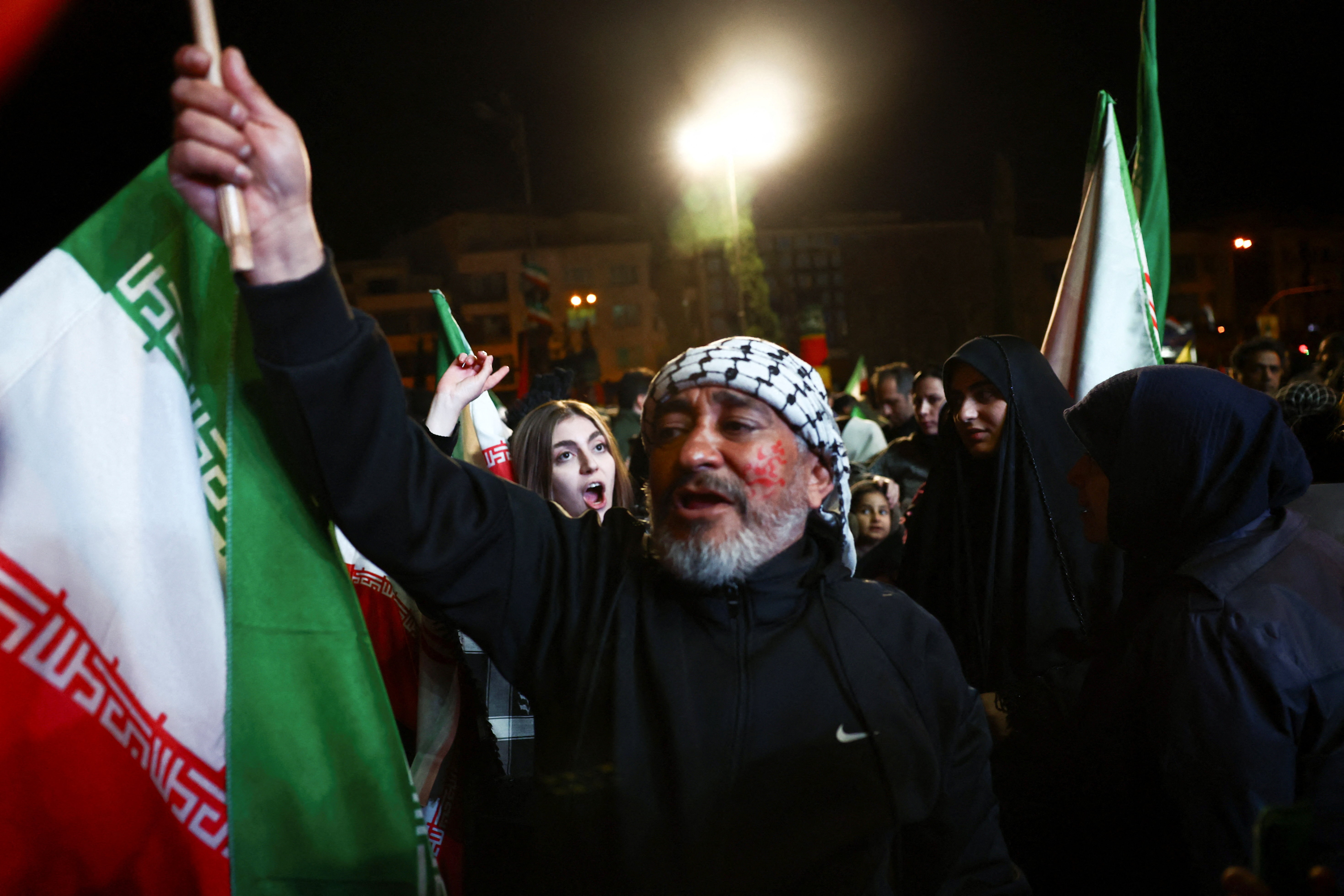 Giá dầu giảm sau thông tin lệnh ngừng bắn.