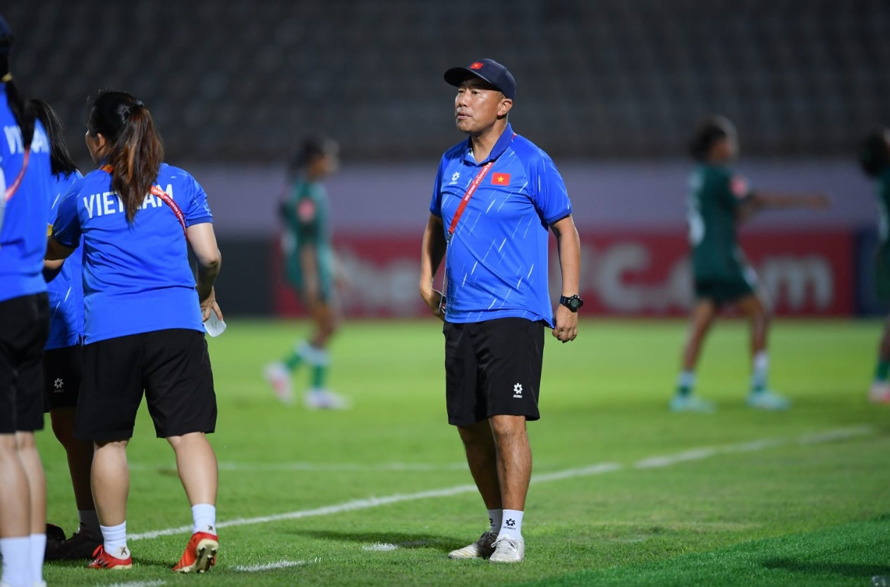 HLV trưởng Okiyama Masahiko. (Nguồn: VFF)