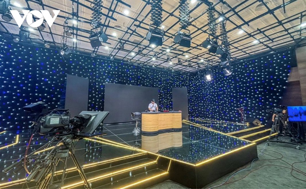 Phòng thi trực tiếp là một trong những hạng mục quan trọng nhất của kỳ Liên hoan, nơi các đội thi sẽ cho lên sóng trực tiếp những chương trình được chuẩn bị công phu, kỹ lưỡng, kỳ vọng mang đến cho thính giả những “bữa tiệc