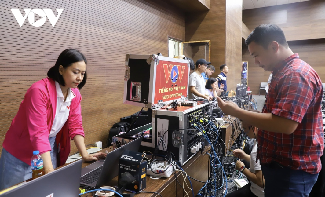 Trung tâm Sản xuất và Lưu trữ chương trình (Đài Tiếng nói Việt Nam) cử 12 kỹ sư và kỹ thuật viên giàu kinh nghiệm, từng thực hiện nhiều kỳ Liên hoan Phát thanh, đồng thời mang theo những thiết bị hiện đại nhất bao gồm: hệ thống âm thanh, hệ thống dựng hình phục vụ livestream và các thiết bị đường truyền.