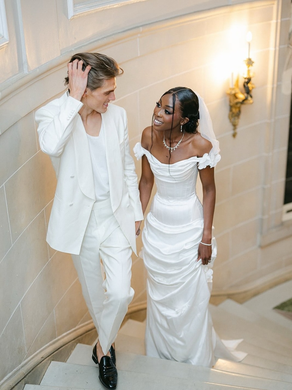 Cơn sốt đến Việt Nam may đồ: Cô dâu Mỹ khen tay nghề thợ Việt nhất thế giới - 1 Cơn sốt đến Việt Nam may đồ: Cô dâu Mỹ khen tay nghề thợ Việt nhất thế giới - 1