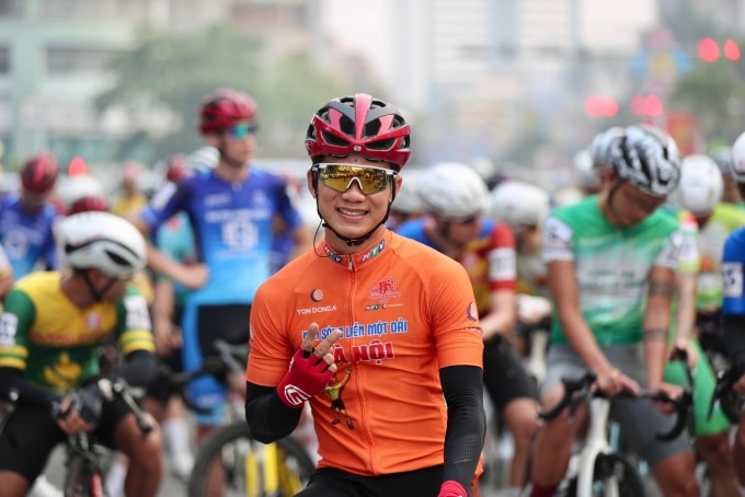 Trước khi chia tay giải đấu, Nguyễn Văn Bình đang sở hữu Áo Cam - giải thưởng cho tay đua Việt Nam có thành tích tốt nhất Cup Truyền hình TP HCM 2026 với giải thưởng chung cuộc 100 triệu đồng. Ảnh: Như Huy