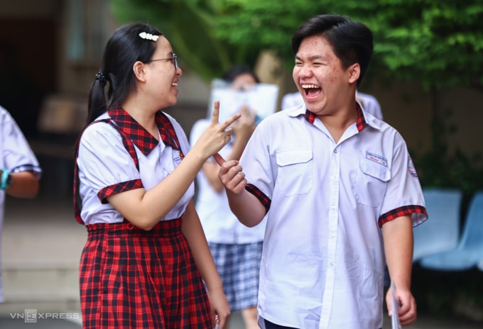 Thí sinh thi lớp 10 công lập TP HCM tại điểm thi trường THCS Đặng Tấn Tài, TP HCM, tháng 6/2025. Ảnh: Quỳnh Trần