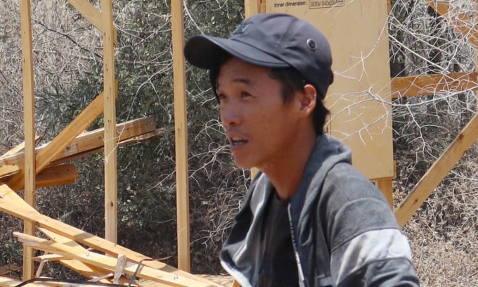 Anh Lê Cung Bắc kể lại sự việc, trưa 8/4. Ảnh: Việt Quốc