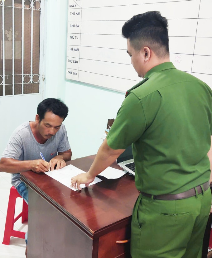 Nguyễn Văn Tuấn tại cơ quan điều tra. Ảnh: Nam An