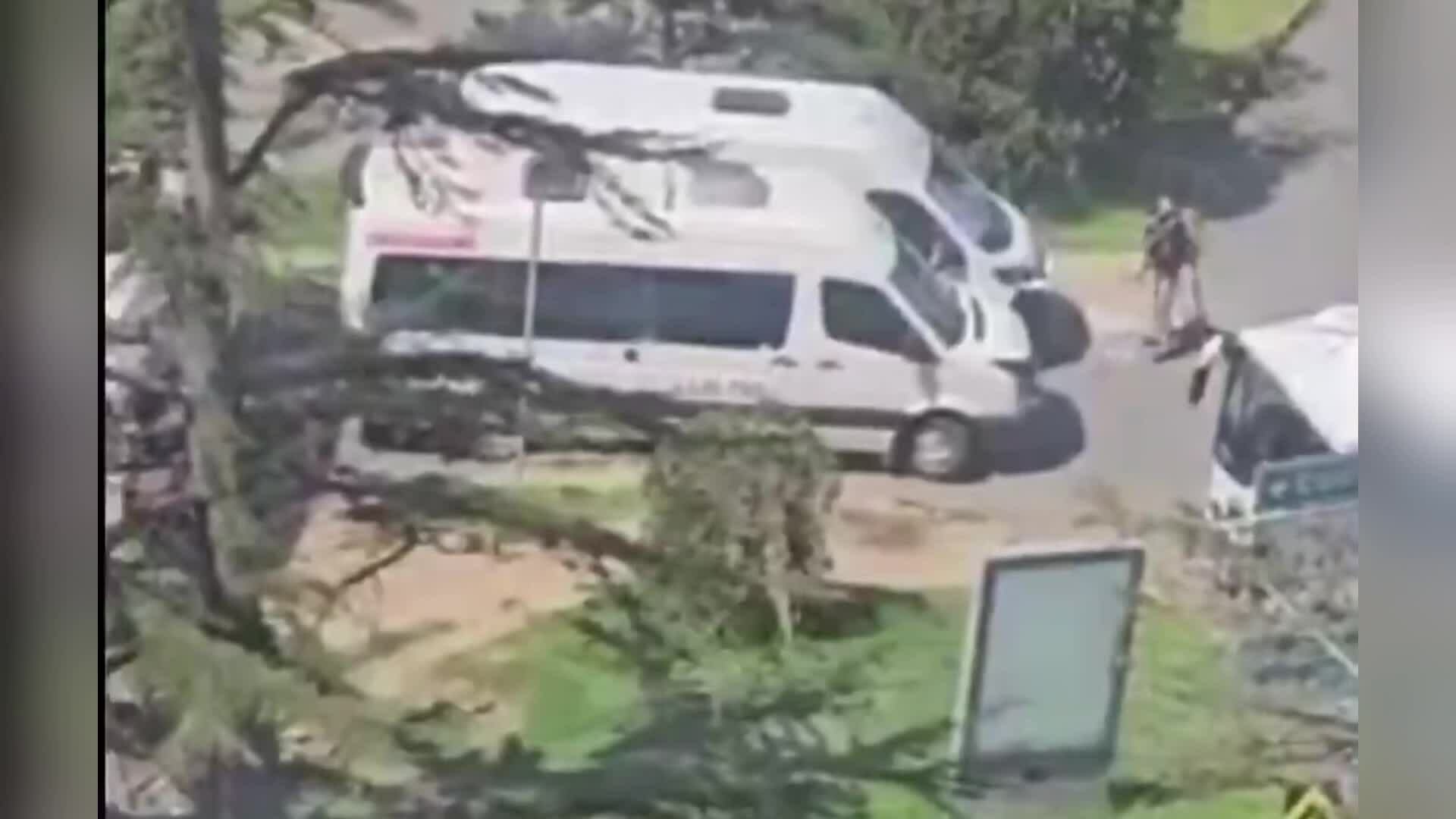 Cuộc đấu súng như 'mèo vờn chuột' gần lãnh sự quán Israel