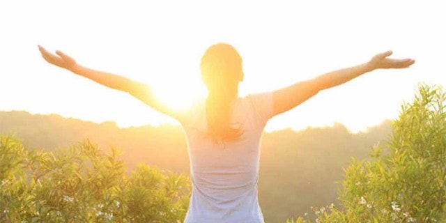 Phụ nữ trên 50 tuổi nên làm những việc này mỗi ngày trước 9h sáng - Ảnh 2.