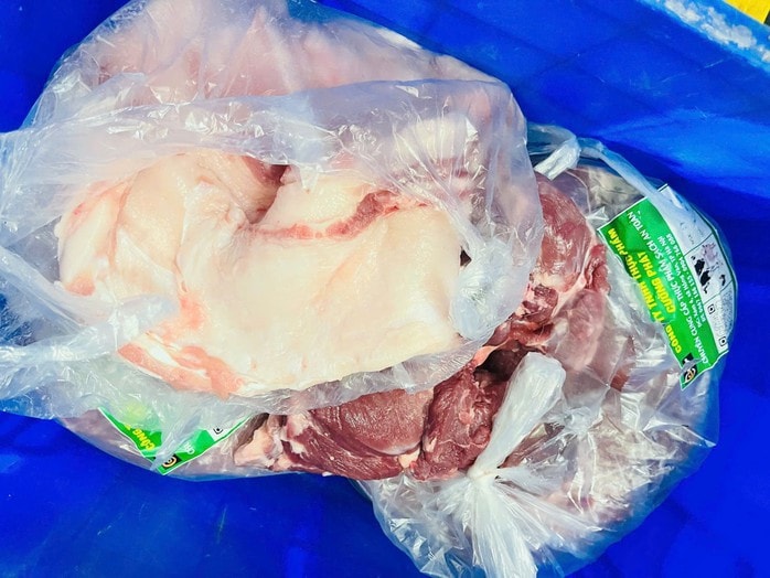 Công ty chế biến và nhà trường có trách nhiệm với thịt heo nhiễm bệnh vào trường học - Ảnh 1.