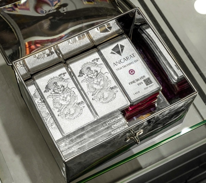 Giá bạc hôm nay 8-4: Tăng vọt theo vàng, xấp xỉ 3 triệu đồng/lượng - Ảnh 1.