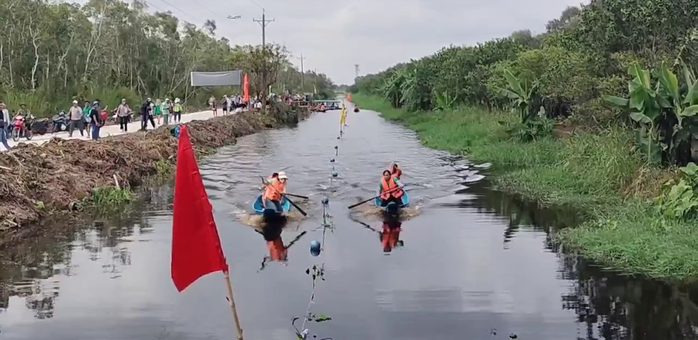 Thử thách đi cầu khỉ tại sự kiện "Hương rừng U Minh" - Ảnh 7.