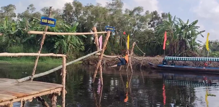 Thử thách đi cầu khỉ tại sự kiện "Hương rừng U Minh" - Ảnh 5.