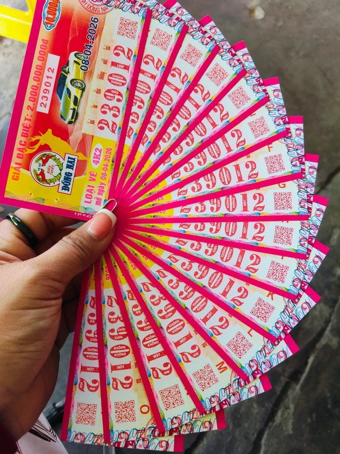 Chiều 8-4, đại lý tìm nhiều vé trúng độc đắc xổ số miền Nam đang “đi lạc” - Ảnh 7.