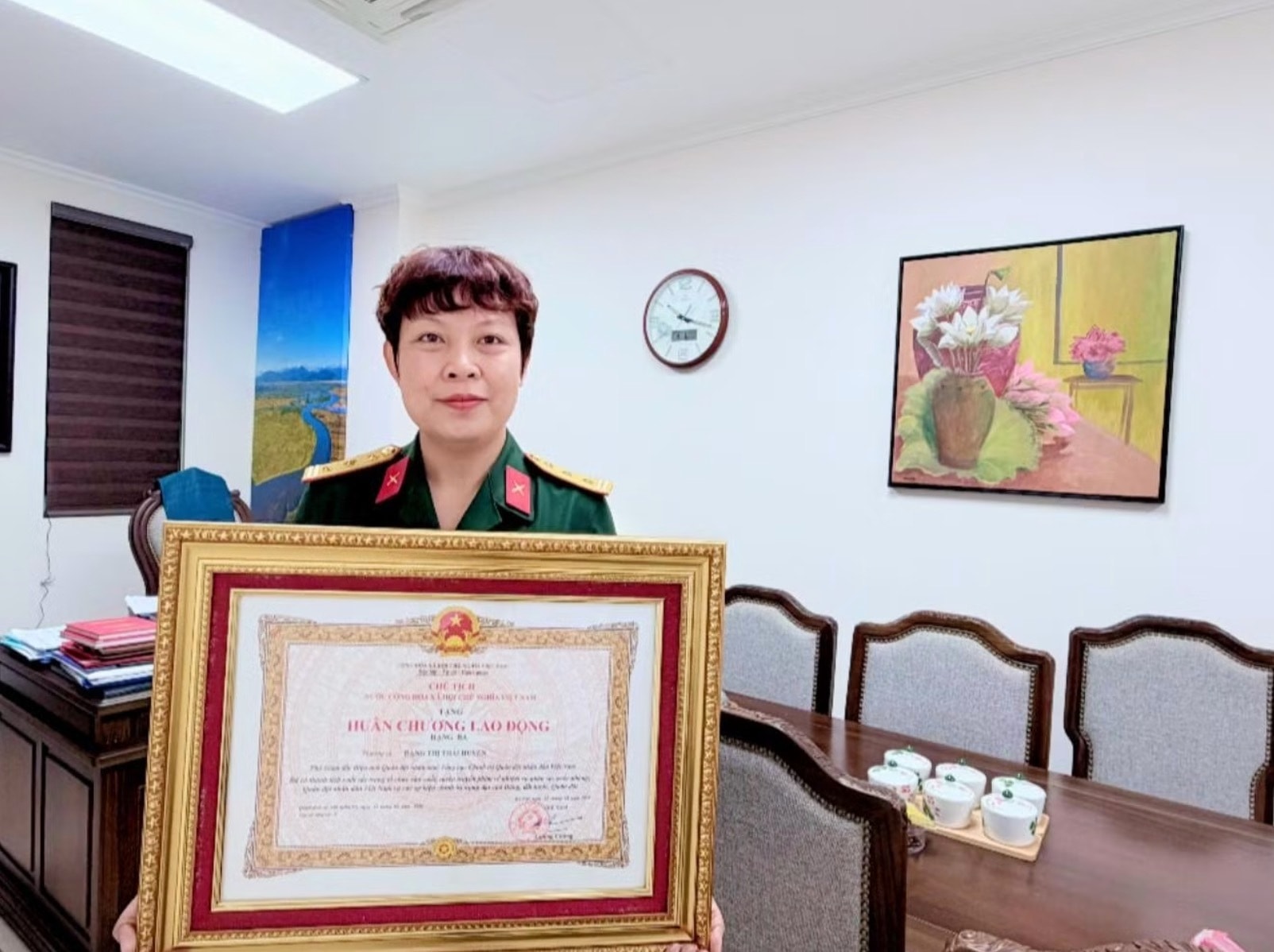 Nữ NSƯT mang hàm Thượng tá vừa nhận Huân chương Lao động hạng Ba là ai? - 1