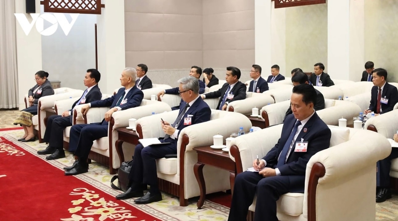 Các đại biểu của nước bạn Lào dự buổi hội kiến.