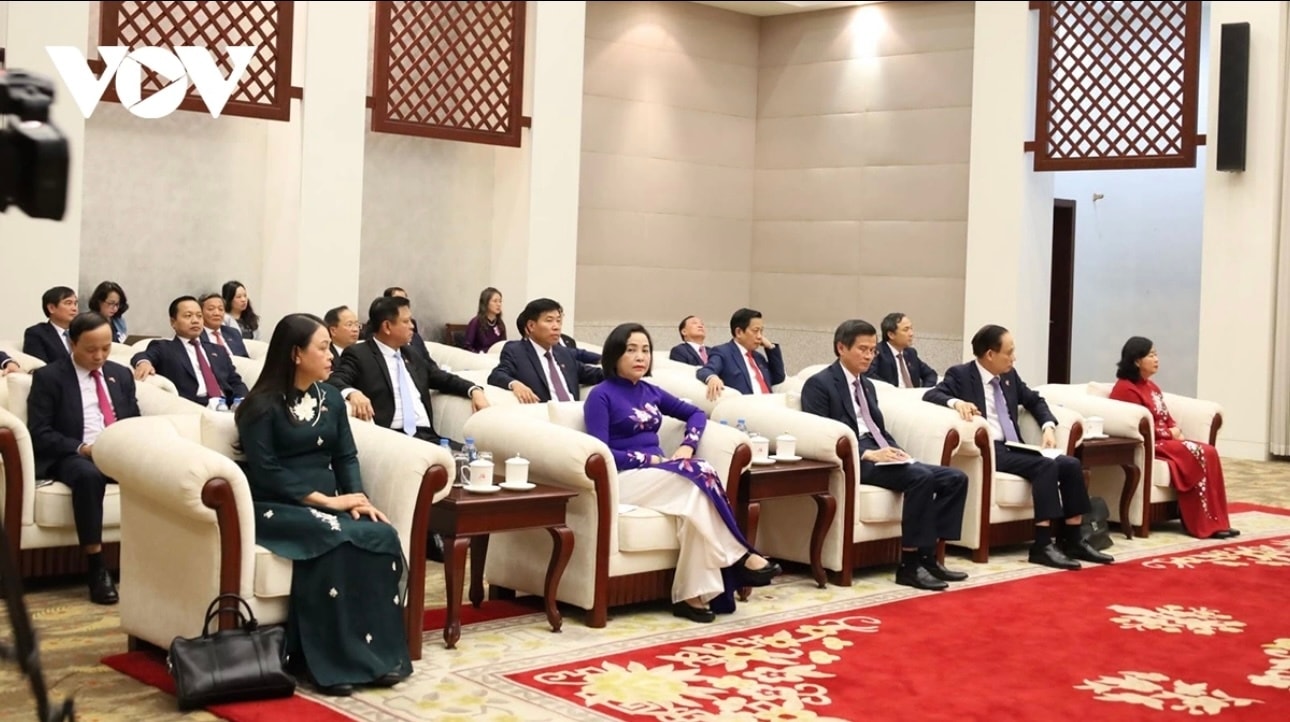 Đoàn đại biểu cấp cao nước ta dự cuộc hội kiến.