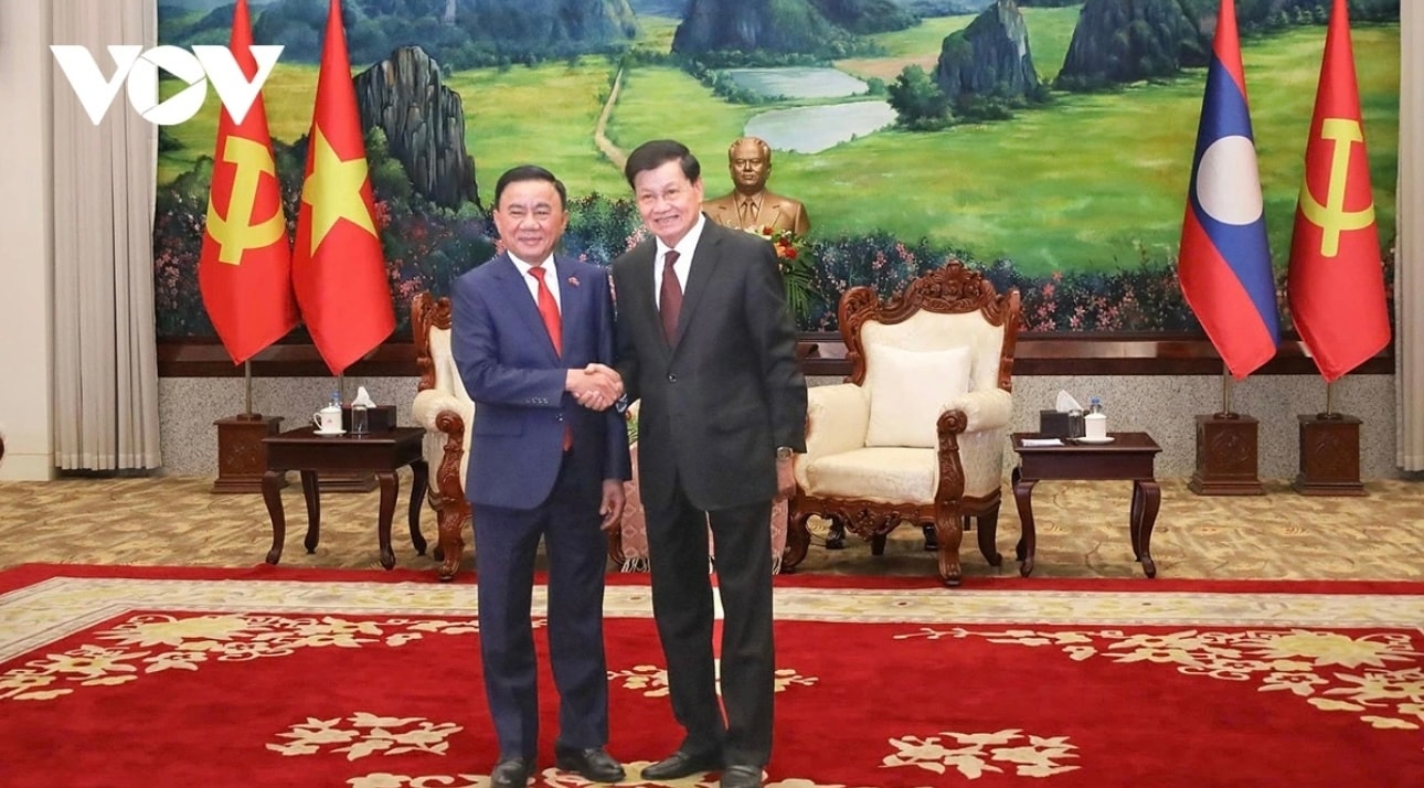 Đồng chí Trần Cẩm Tú và Tổng Bí thư, Chủ tịch nước Lào Thongloun Sisoulith.