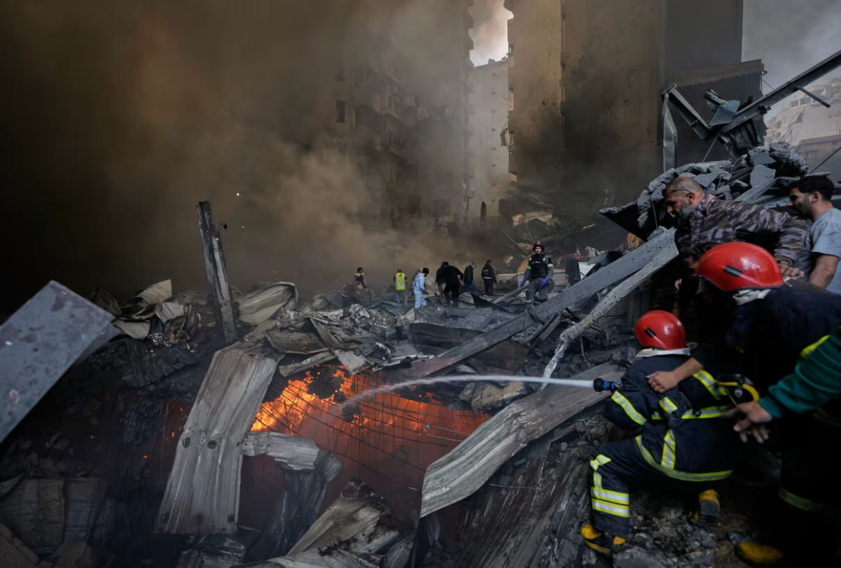 Thủ tướng Salam cũng tuyên bố ngày 9/4 được lấy làm ngày quốc tang tưởng niệm nạn nhân trong cuộc tấn công của Israel. Ông Salam được cho “đang tiếp tục liên lạc với quan chức Ả Rập và quốc tế trong nỗ lực ngăn chặn xung đột”. (Ảnh: AP)