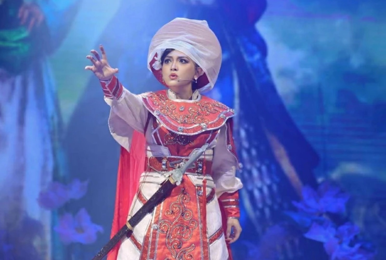 Tiết mục của cháu gái cố NSƯT Vũ Linh gây tranh cãi.