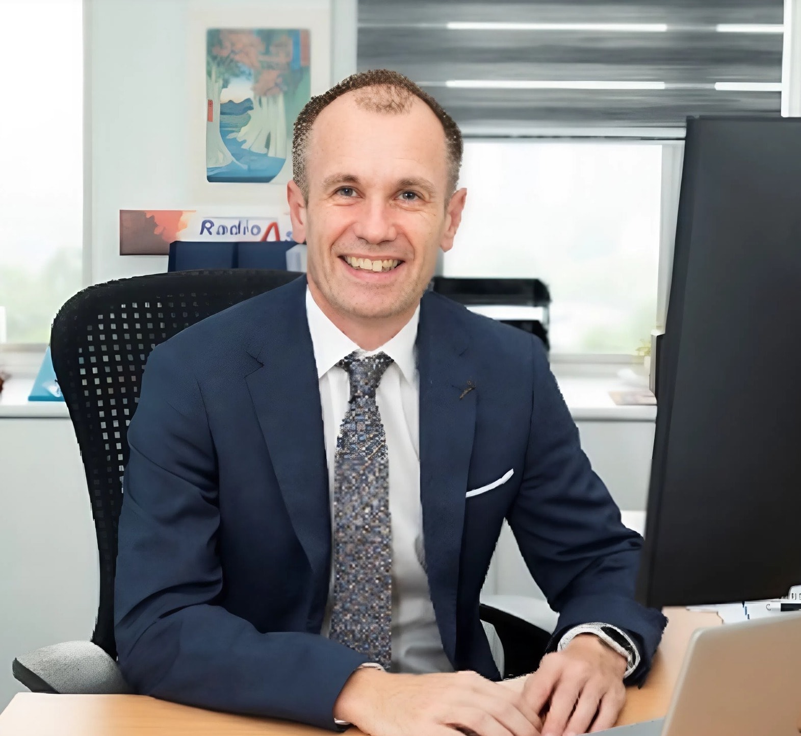 Ông Andrew William Ronald Davies, Trưởng Ban Phát thanh của Hiệp hội Phát thanh Truyền hình châu Á – Thái Bình Dương (ABU), thành viên Hội đồng giám khảo Podcast tại Liên hoan Phát thanh toàn quốc 2026.