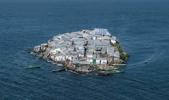 Đảo Migingo, nằm giữa hồ Victoria, biên giới Kenya và Uganda, có diện tích chưa đến 2.000 m2. Ảnh: Yasuyoshi Chiba/AFP