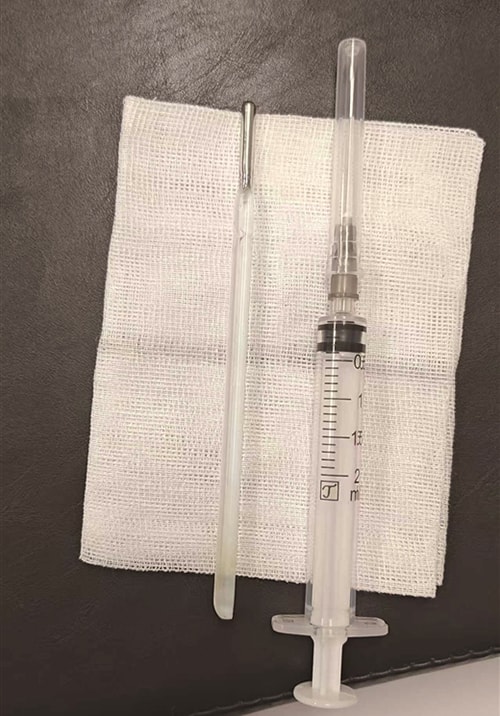 Chiếc nhiệt kế sau khi được đưa ra ngoài. Ảnh: Wenzhou Metropolitan Daily