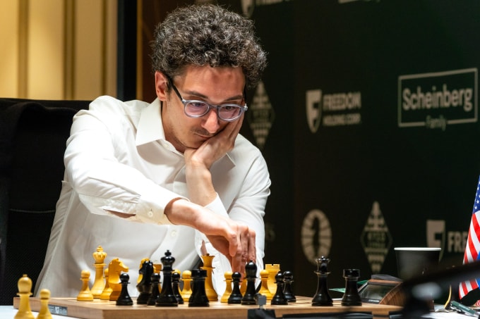 Fabiano Caruana trong ván đấu với Anish Giri ở vòng 9 Candidates 2026 tại Pegeia, đảo Cyprus, ngày 8/4. Ảnh:FIDE