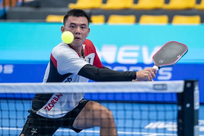 Lý Hoàng Nam trong trận gặp Alshon ở PPA Hanoi Cup, tại Cung điền kinh Mỹ Đình, Hà Nội hôm 2/4. Ảnh: Giang Huy