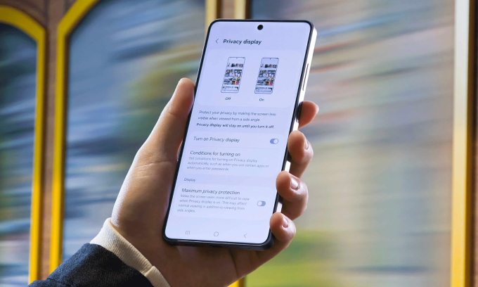 Galaxy S26 Ultra là mẫu smartphone hiếm hoi trên thị trường có khả năng chống nhìn trộm chủ động bằng phần cứng. Ảnh: Samsung