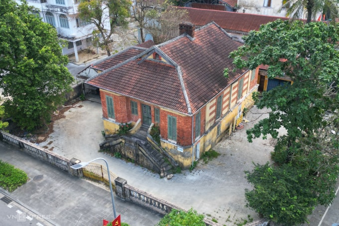 Hiện trạng trụ sở cũ của Hội Văn học nghệ thuật TP Huế bỏ hoang.  Ảnh: Võ Thạnh