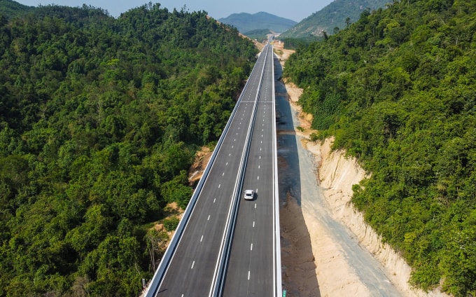 Cao tốc Vân Phong - Nha Trang qua tỉnh Khánh Hòa. Ảnh: Bùi Toàn