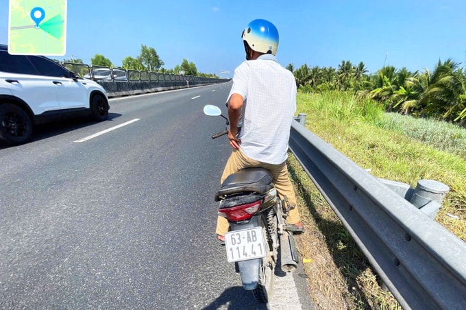 Người đàn ông chạy xe máy vào cao tốc bị lực lượng tuần tra phát hiện. Ảnh: Đơn vị quản lý cao tốc