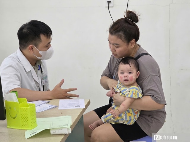 Tay chân miệng vào mùa, bệnh viện ở Đà Nẵng tiếp nhận hàng trăm ca mỗi ngày - Ảnh 1. Tay chân miệng vào mùa, bệnh viện ở Đà Nẵng tiếp nhận hàng trăm ca mỗi ngày - Ảnh 1.