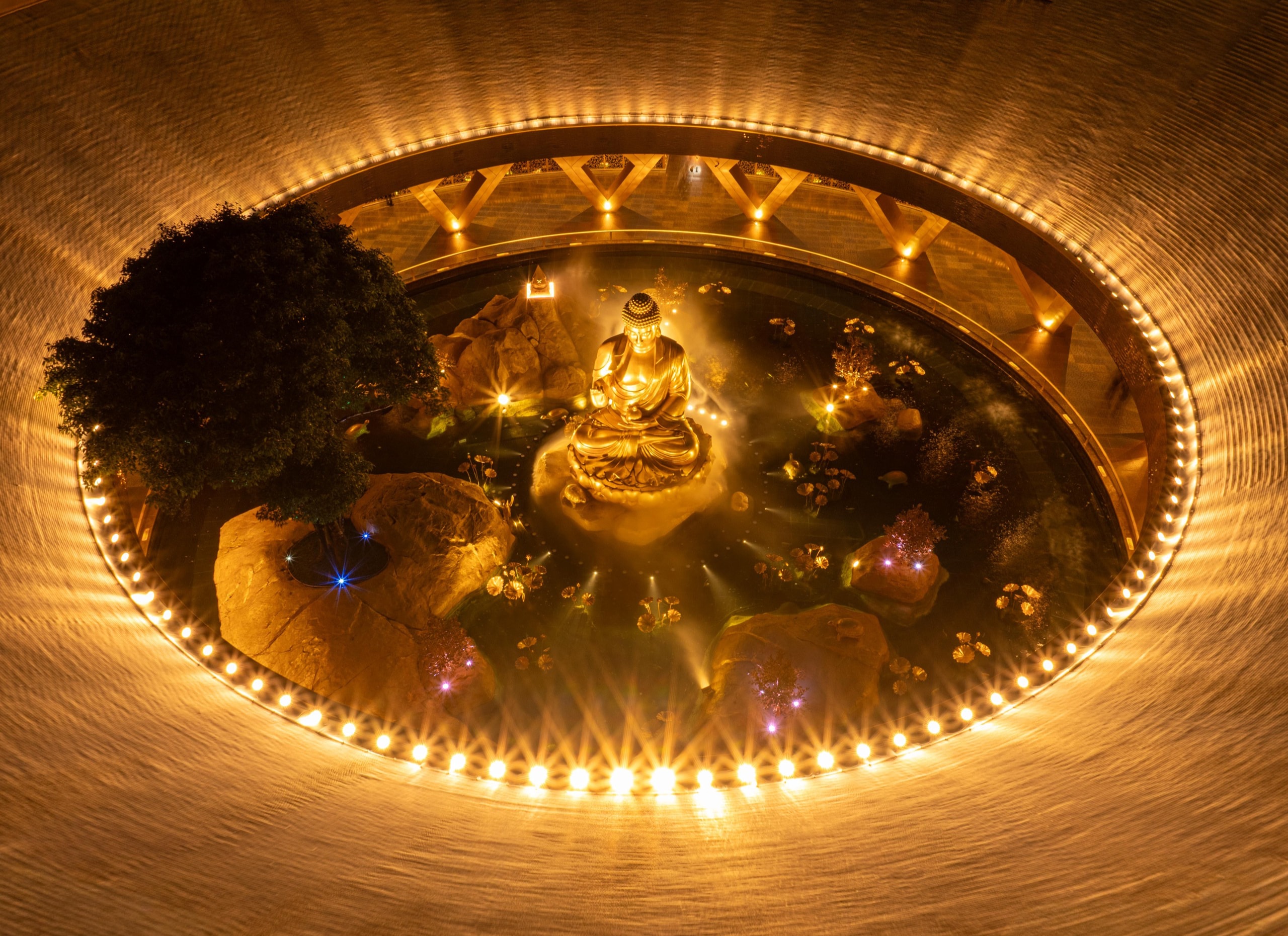 Khoảnh khắc hiếm có: Mặt Trời "ôm trọn" tượng Phật Bà trên núi Bà Đen - Ảnh 11.