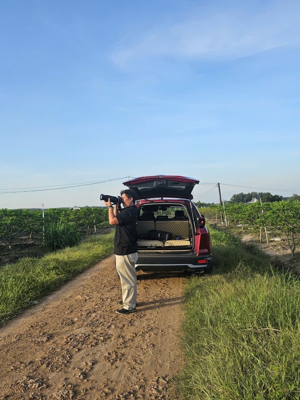 Khoảnh khắc hiếm có: Mặt Trời "ôm trọn" tượng Phật Bà trên núi Bà Đen - Ảnh 4.