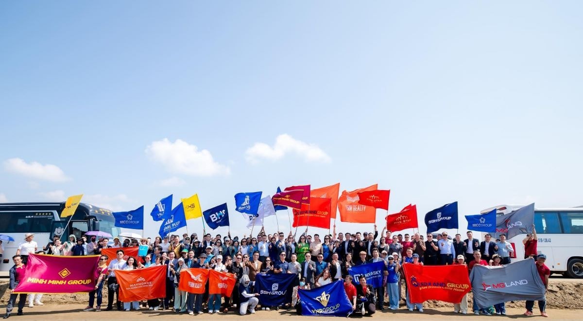 Gần 500 nhà đầu tư và đội ngũ kinh doanh trực tiếp trải nghiệm Vinhomes Green Paradise sáng 9/4.