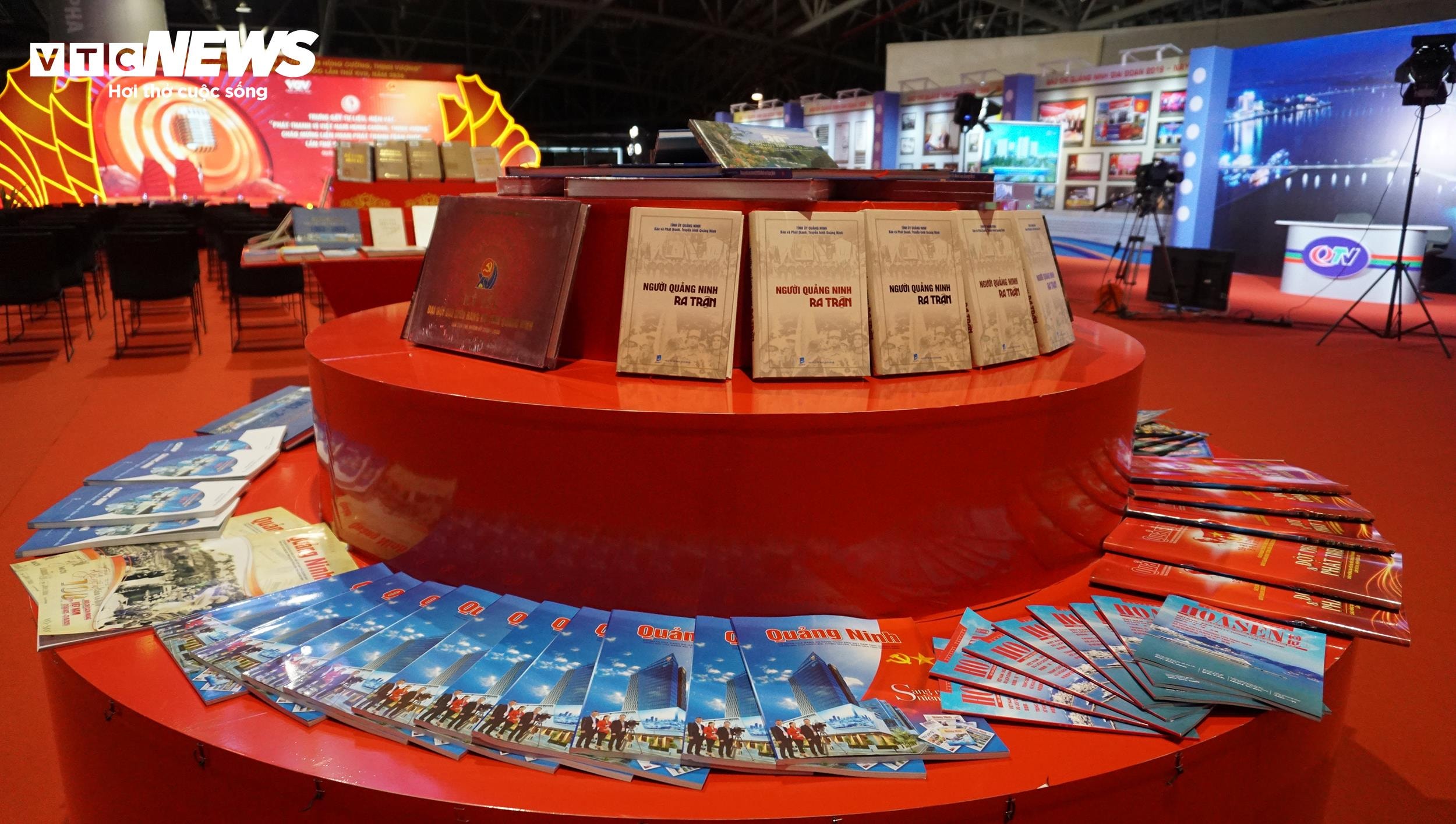 Sách báo Quảng Ninh tại triển lãm.