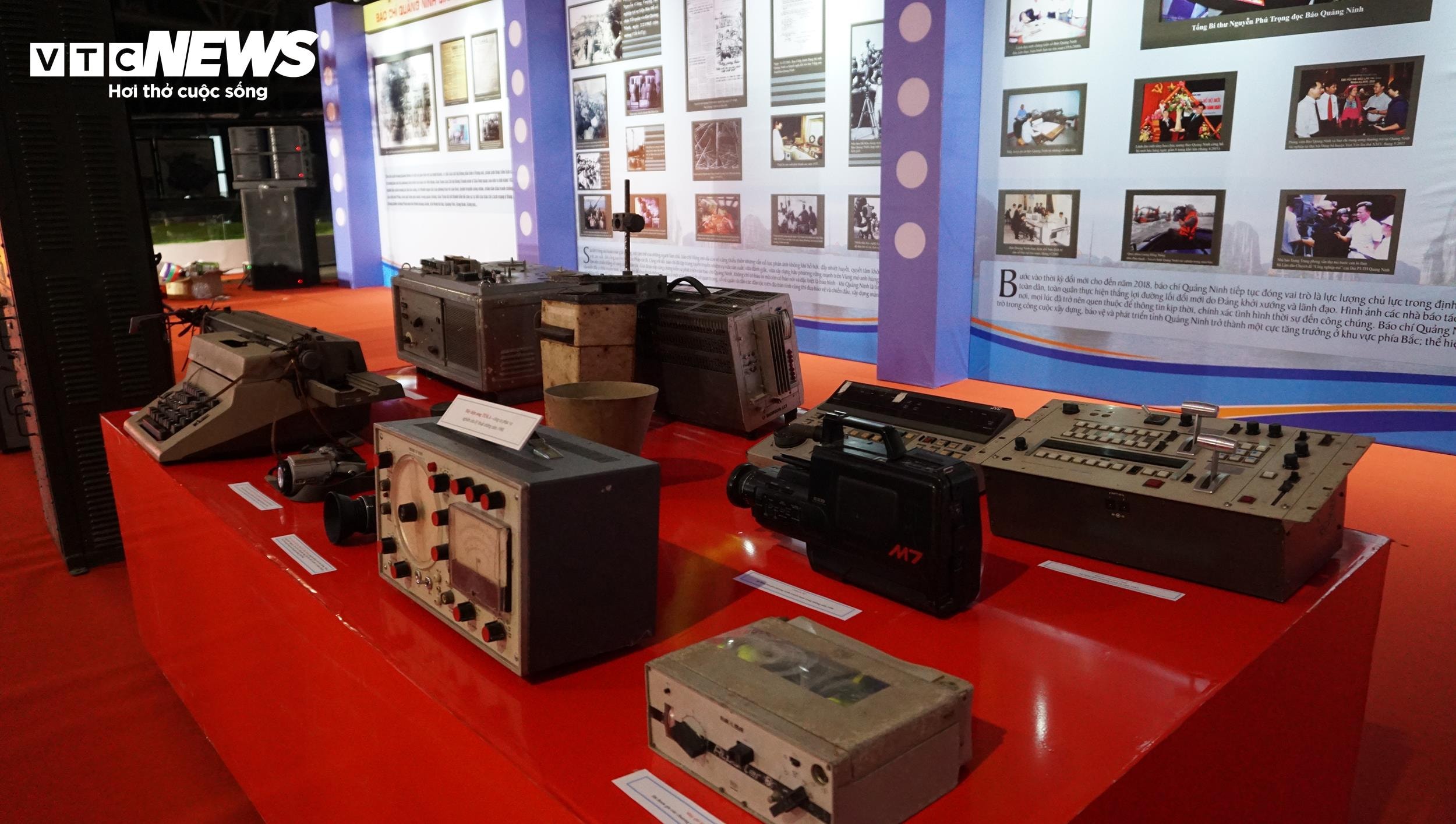 Khai mạc triển lãm hiện vật ‘Phát thanh vì Việt Nam hùng cường, thịnh vượng’ - 7