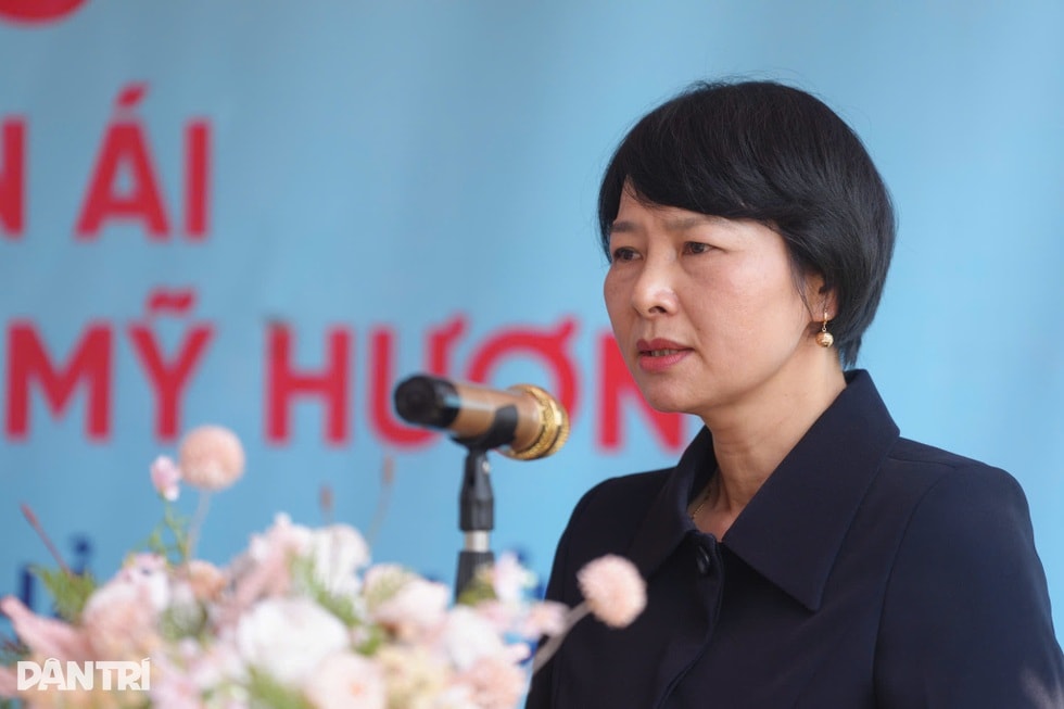 Báo Dân trí trao tiền, xây nhà Nhân ái tặng chị em bé 16 tuổi ở Lâm Đồng - 4 Báo Dân trí trao tiền, xây nhà Nhân ái tặng chị em bé 16 tuổi ở Lâm Đồng - 4