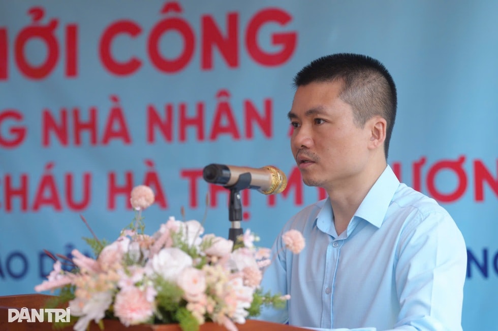 Báo Dân trí trao tiền, xây nhà Nhân ái tặng chị em bé 16 tuổi ở Lâm Đồng - 2 Báo Dân trí trao tiền, xây nhà Nhân ái tặng chị em bé 16 tuổi ở Lâm Đồng - 2