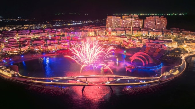 Màn pháo hoa của show Bản giao hưởng đại dương thắp sáng bầu trời đêm Phú Quốc. Ảnh: Sun Group