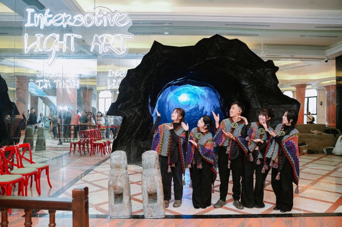 Không gian nghệ thuật tương tác ánh sáng Nguồn Cội tại Bà Nà. Ảnh: Sun Group